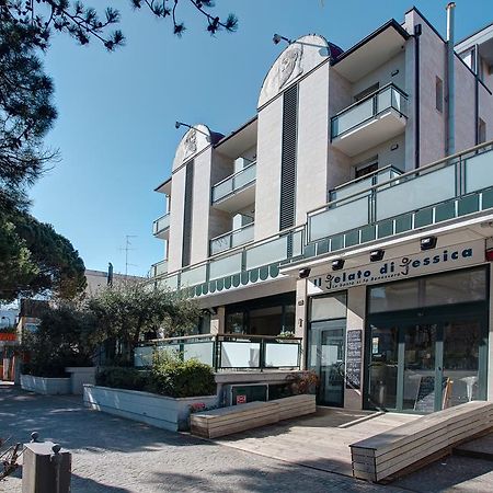 Hotel Zeus تْشيزيناتيكو المظهر الخارجي الصورة