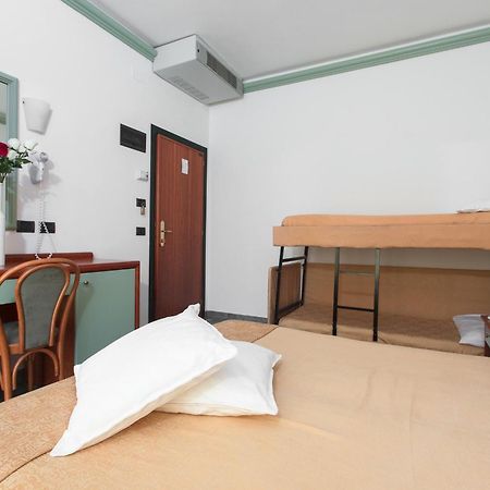 Hotel Zeus تْشيزيناتيكو المظهر الخارجي الصورة