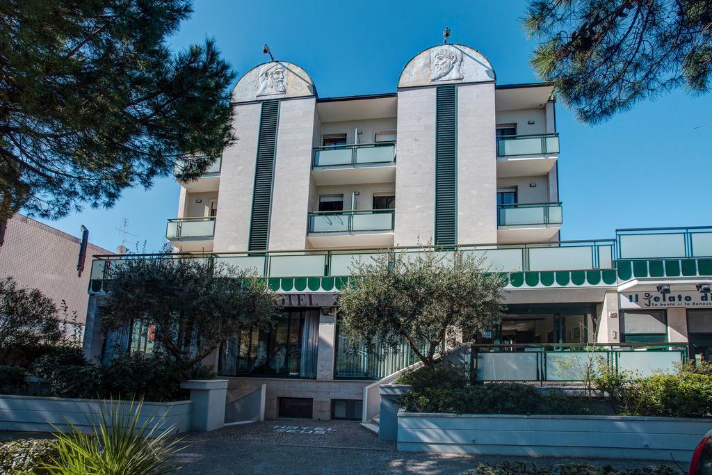 Hotel Zeus تْشيزيناتيكو المظهر الخارجي الصورة