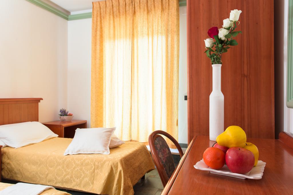 Hotel Zeus تْشيزيناتيكو المظهر الخارجي الصورة