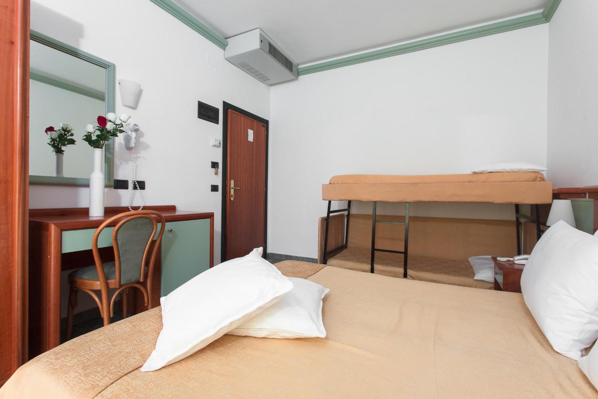 Hotel Zeus تْشيزيناتيكو المظهر الخارجي الصورة